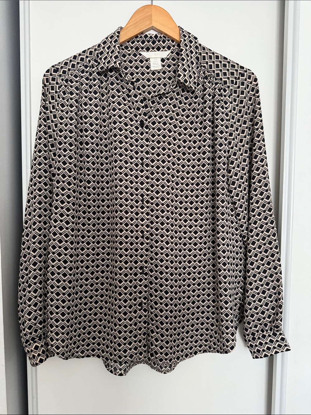 Ladies Black & Cream Long-Sleeve Dress Shirt